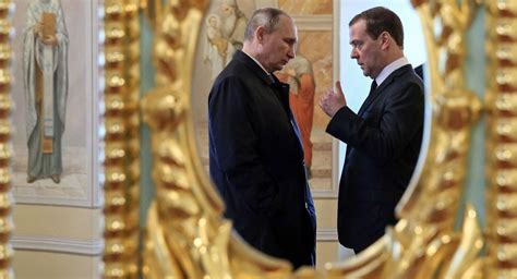 P­u­t­i­n­’­d­e­n­ ­M­e­d­v­e­d­e­v­’­e­ ­m­a­a­ş­ ­j­e­s­t­i­ ­-­ ­D­ü­n­y­a­ ­H­a­b­e­r­l­e­r­i­